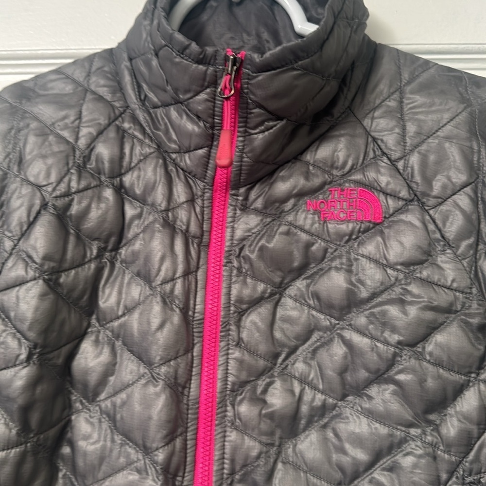 The North Face Woman’s lightweight Insulated Puffer Jacket Gray size extra Small - Picture 2 of 5